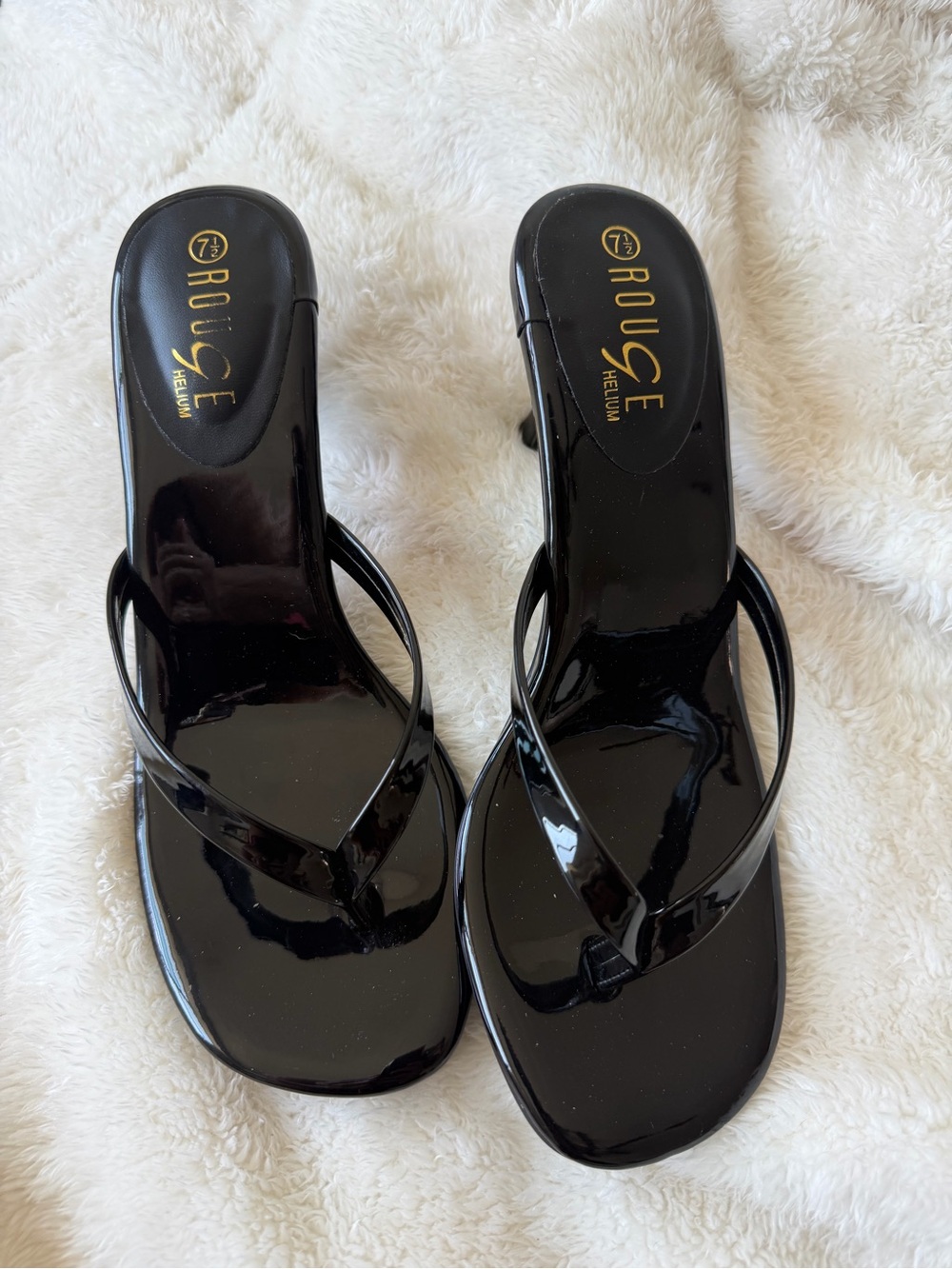Glossy Black Patent Thong Sandals for Women - Picture 6 of 7